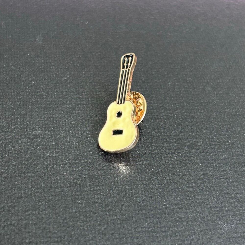 Vintage Style Guitar Enamel Pin Gold Tone Music Lover Brooch Cute Aesthetic